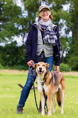 Die Hundetrainerin Christine Schröder mit Hund